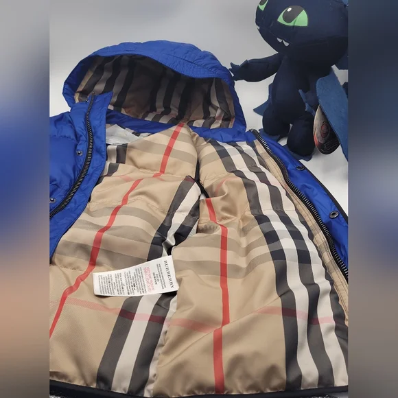 Burberry Down Puffer Vest & removable hood Size 8Y - Picture 10 of 10